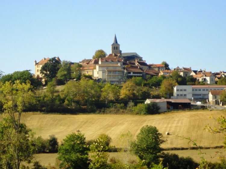 Parisot perched on its hill